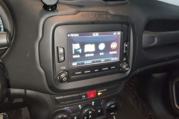 Used Jeep Renegade 2016 1.4T Automatic Jingneng Version+ Audio And AC Panel