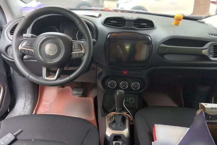 Used Jeep Renegade 2016 1.4T Automatic Kinetic Edition Center Console
