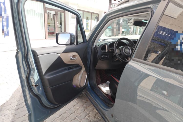 Used Jeep Renegade 2016 2.0L Automatic Four-Wheel Drive 75th Anniversary Tribute Edition Driver Seat
