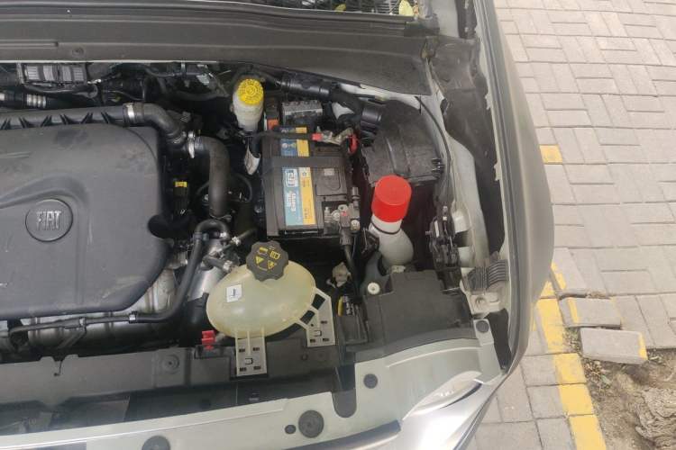 Used Jeep Renegade 2016 1.4T Automatic Smart Edition Engine Bay Left