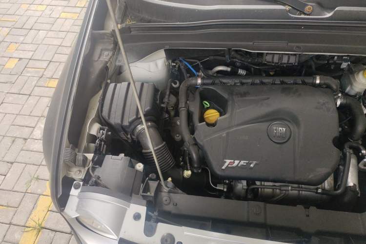 Used Jeep Renegade 2016 1.4T Automatic Smart Edition Engine Bay Right