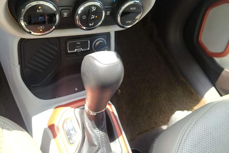 Used Jeep Renegade 2016 1.4T Automatic Jingneng Version+ Gear Lever