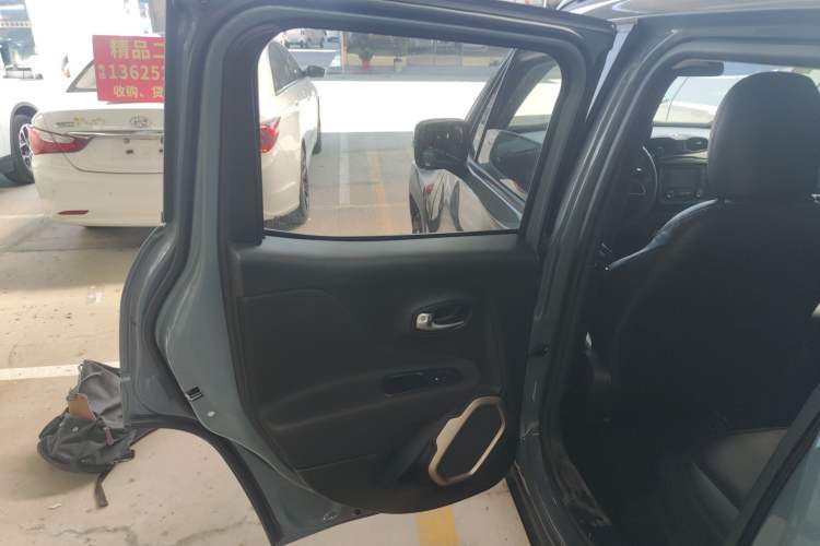 Used Jeep Renegade 2016 1.4T Automatic High-Energy Version Left Rear Door Interior