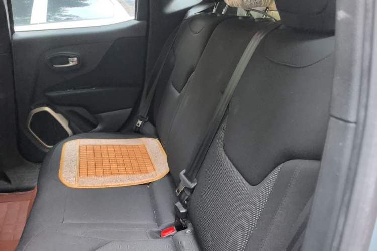 Used Jeep Renegade 2016 1.4T Automatic Kinetic Edition Left Rear Seat