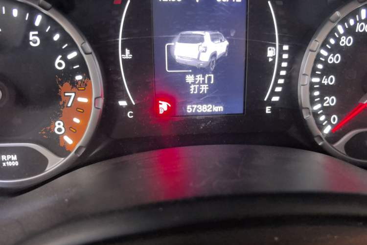 Used Jeep Renegade 2016 1.4T Automatic Kinetic Edition Odometer Close Up