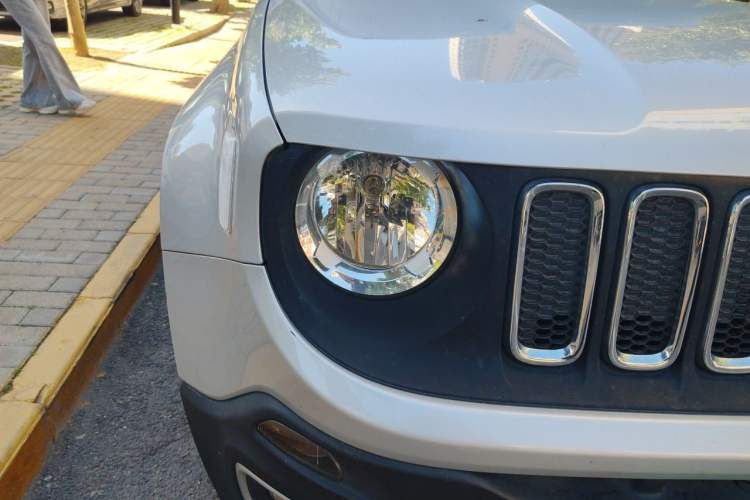 Used Jeep Renegade 2016 1.4T Automatic Jingneng Version+ Right Front Headlight