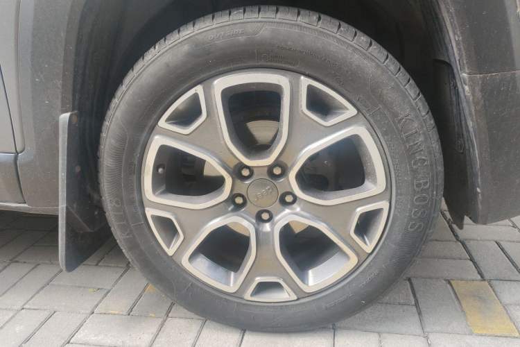 Used Jeep Renegade 2016 1.4T Automatic Smart Edition Right Front Wheel Hub