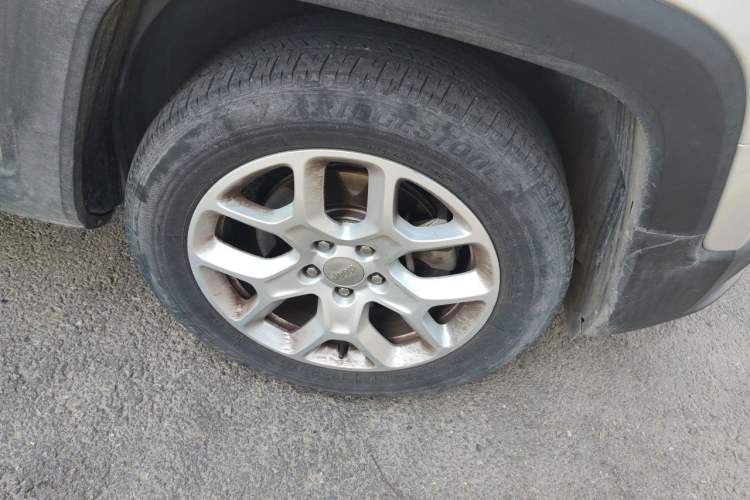 Used Jeep Renegade 2016 1.4T Automatic Jingneng Version+ Right Front Wheel Hub