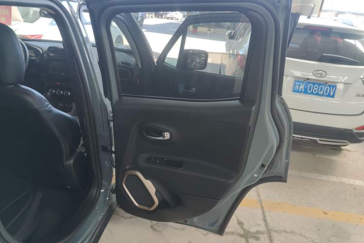 Used Jeep Renegade 2016 1.4T Automatic High-Energy Version Right Rear Door Interior