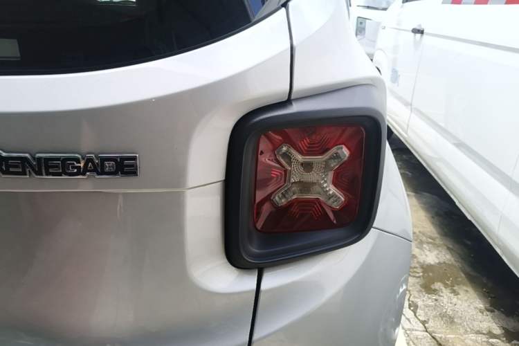 Used Jeep Renegade 2016 1.4T Automatic Jingneng Version+ Right Rear Taillight