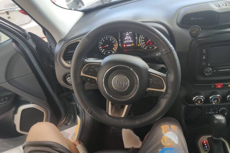 Used Jeep Renegade 2016 1.4T Automatic High-Energy Version Steering Wheel