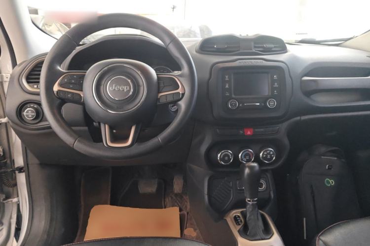 Used Jeep Renegade 2016 1.4T Automatic High-Energy Version Steering Wheel
