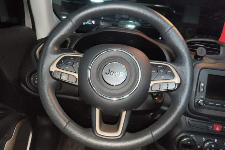 Used Jeep Renegade 2016 1.4T Automatic Jingneng Version+ Steering Wheel