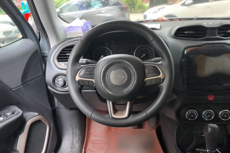 Used Jeep Renegade 2016 1.4T Automatic Kinetic Edition Steering Wheel