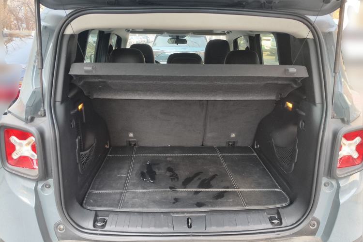 Used Jeep Renegade 2016 1.4T Automatic Jingneng Edition Trunk