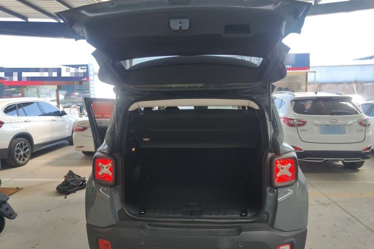 Used Jeep Renegade 2016 1.4T Automatic High-Energy Version Trunk