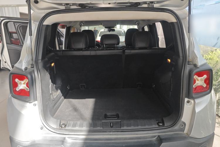 Used Jeep Renegade 2016 1.4T Automatic High-Energy Version Trunk