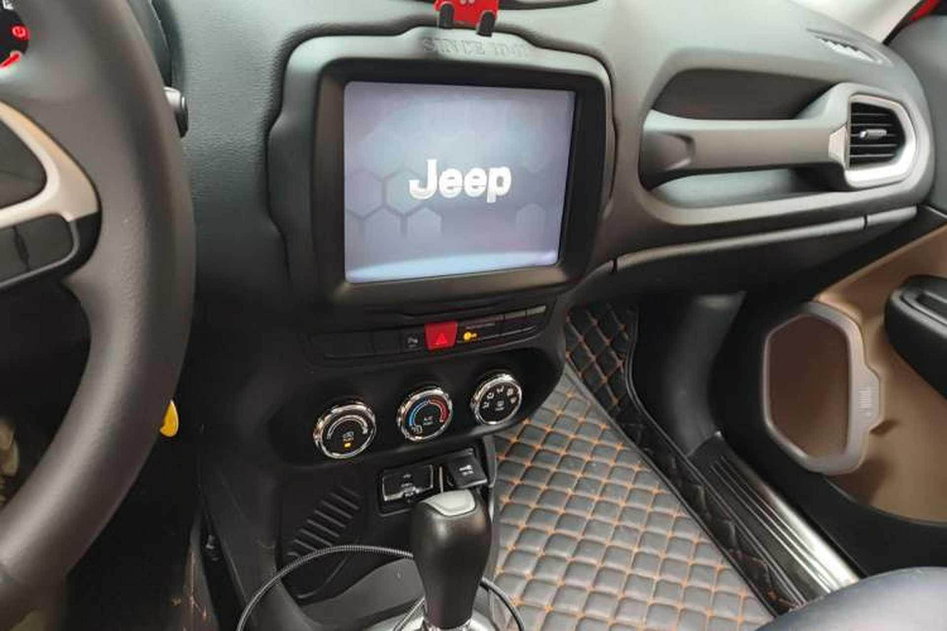 Used Jeep Renegade 2016 1.4T Automatic High-Energy Version Audio And AC Panel