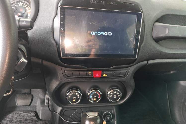 Used Jeep Renegade 2016 1.4T Automatic High-Energy Version Audio And AC Panel