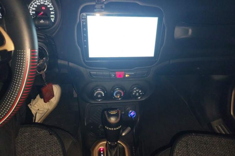 Used Jeep Renegade 2016 1.4T Automatic High-Energy Version Audio And AC Panel