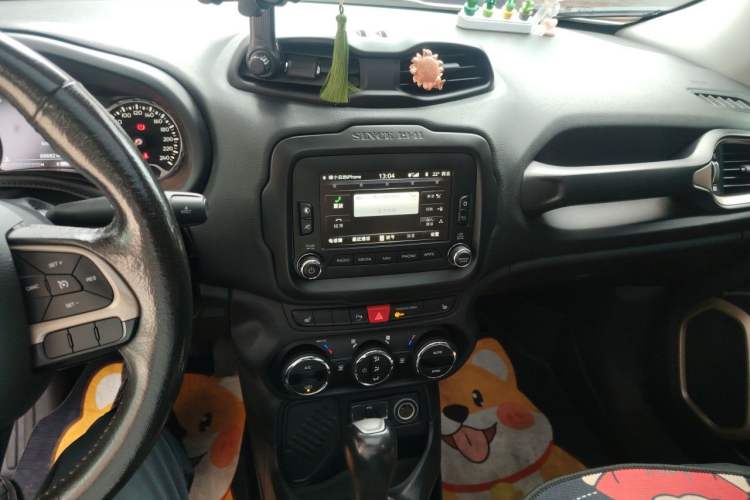 Used Jeep Renegade 2016 1.4T Automatic Smart Edition Audio And AC Panel