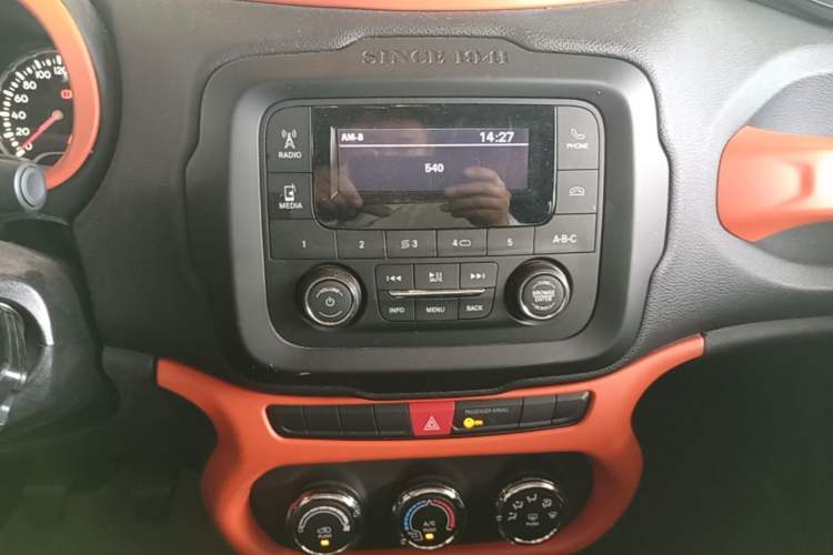 Used Jeep Renegade 2016 1.4T Manual Kinetic Edition Audio And AC Panel