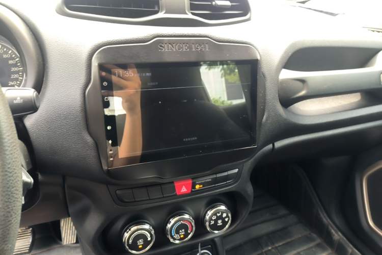 Used Jeep Renegade 2016 1.4T Automatic Kinetic Edition Audio And AC Panel