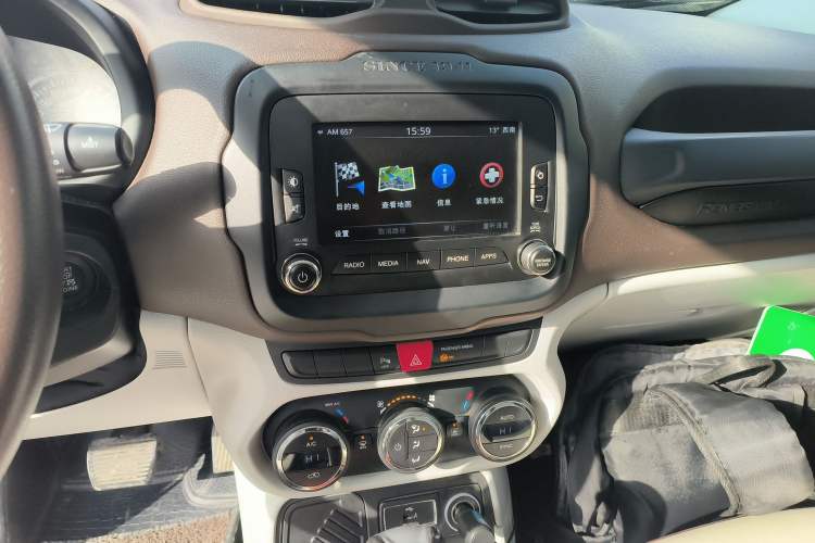 Used Jeep Renegade 2016 1.4T Automatic Jingneng Version+ Audio And AC Panel