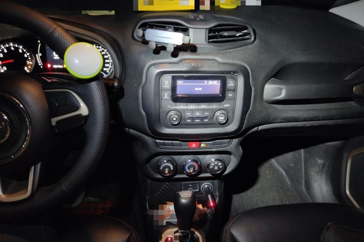Used Jeep Renegade 2016 1.4T Automatic Kinetic Edition Audio And AC Panel