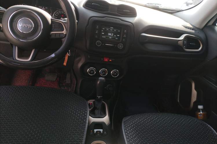Used Jeep Renegade 2016 1.4T Automatic Jingneng Edition Audio And AC Panel