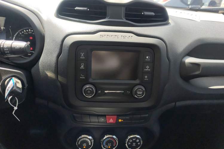 Used Jeep Renegade 2016 1.4T Automatic Jingneng Edition Audio And AC Panel