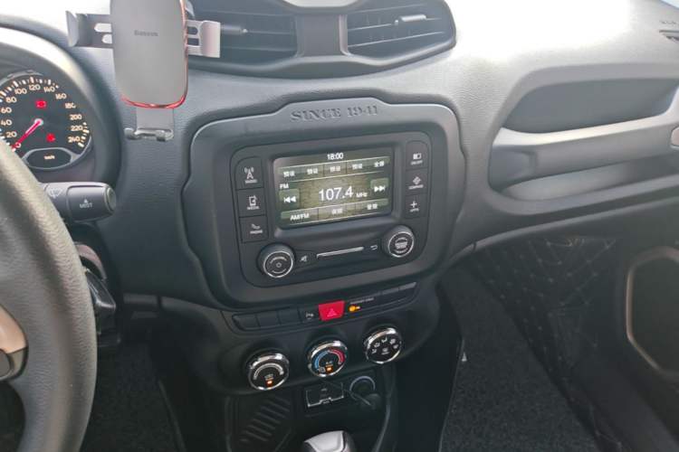 Used Jeep Renegade 2016 1.4T Automatic Jingneng Edition Audio And AC Panel