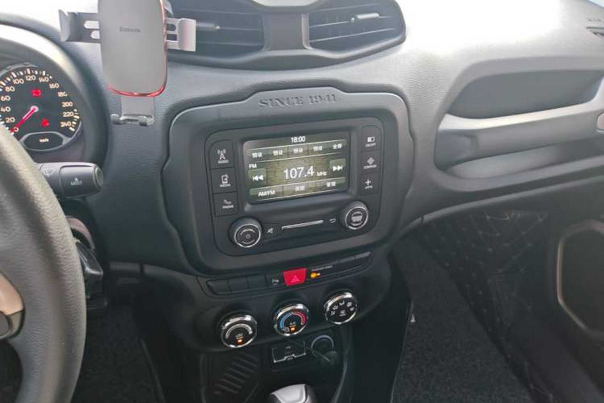 Used Jeep Renegade 2016 1.4T Automatic Jingneng Edition Audio And AC Panel