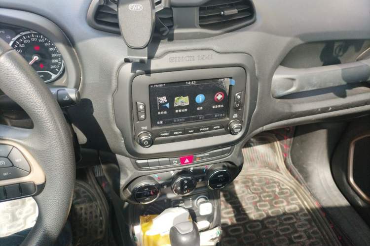 Used Jeep Renegade 2016 1.4T Automatic Jingneng Version+ Audio And AC Panel