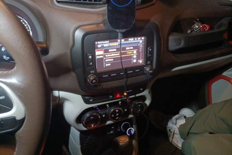 Used Jeep Renegade 2016 1.4T Automatic Smart Edition Audio And AC Panel