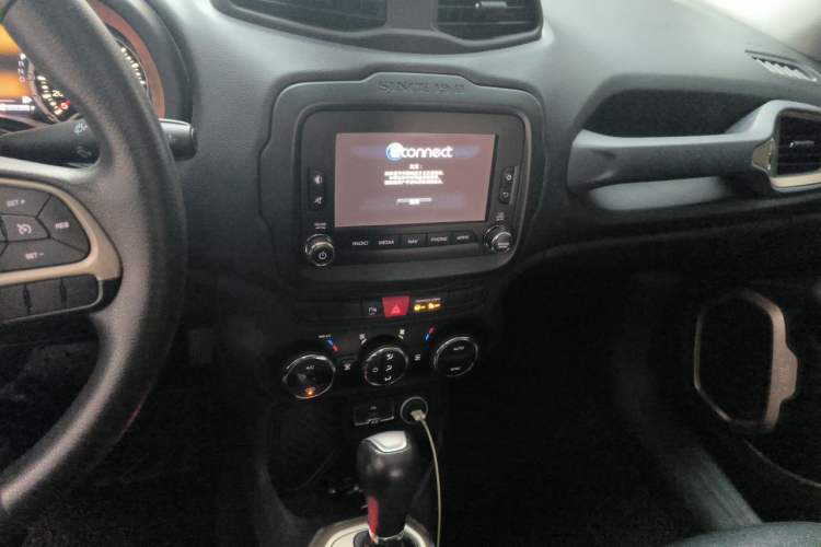 Used Jeep Renegade 2016 1.4T Automatic Jingneng Version+ Audio And AC Panel