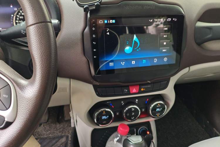Used Jeep Renegade 2016 1.4T Automatic Jingneng Version+ Audio And AC Panel
