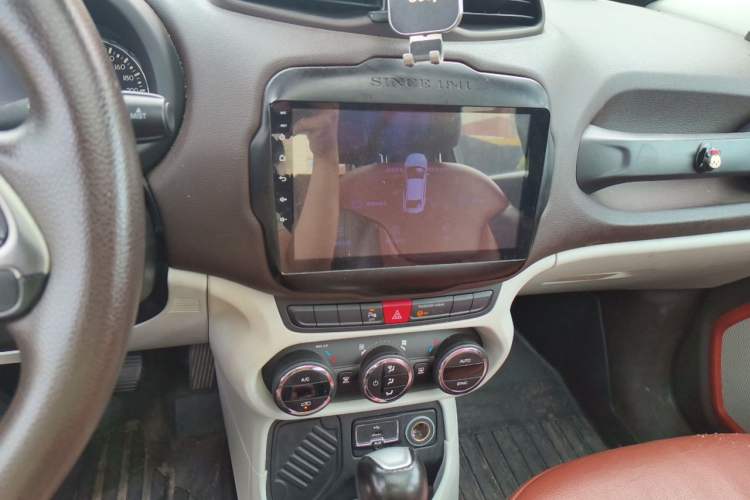 Used Jeep Renegade 2016 1.4T Automatic Jingneng Version+ Audio And AC Panel