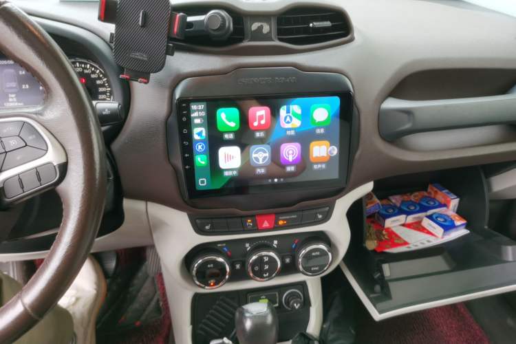 Used Jeep Renegade 2016 1.4T Automatic Smart Edition Audio And AC Panel