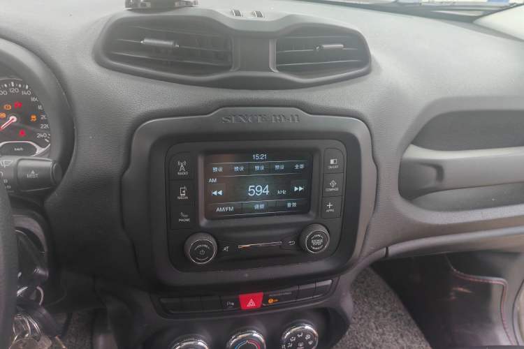 Used Jeep Renegade 2016 1.4T Automatic Jingneng Edition Audio And AC Panel