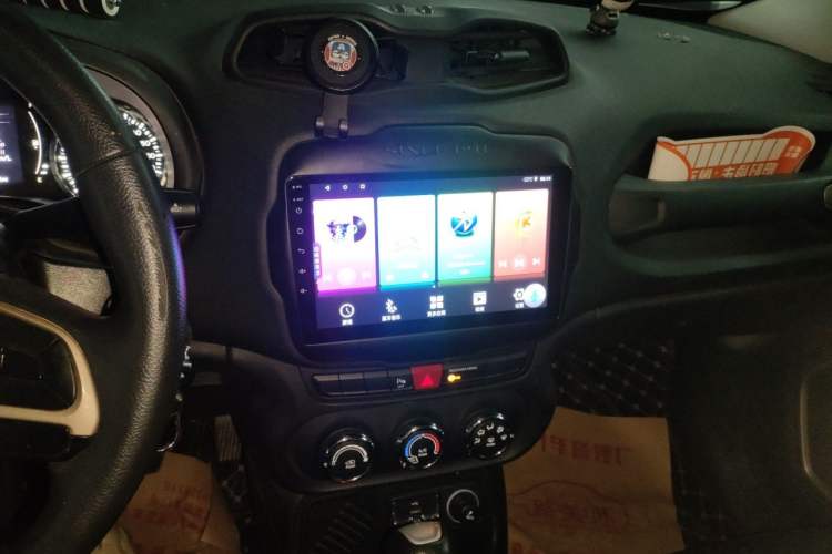 Used Jeep Renegade 2016 1.4T Automatic High-Energy Version Audio And AC Panel