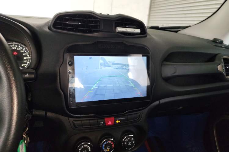 Used Jeep Renegade 2016 1.4T Automatic High-Energy Version Audio And AC Panel