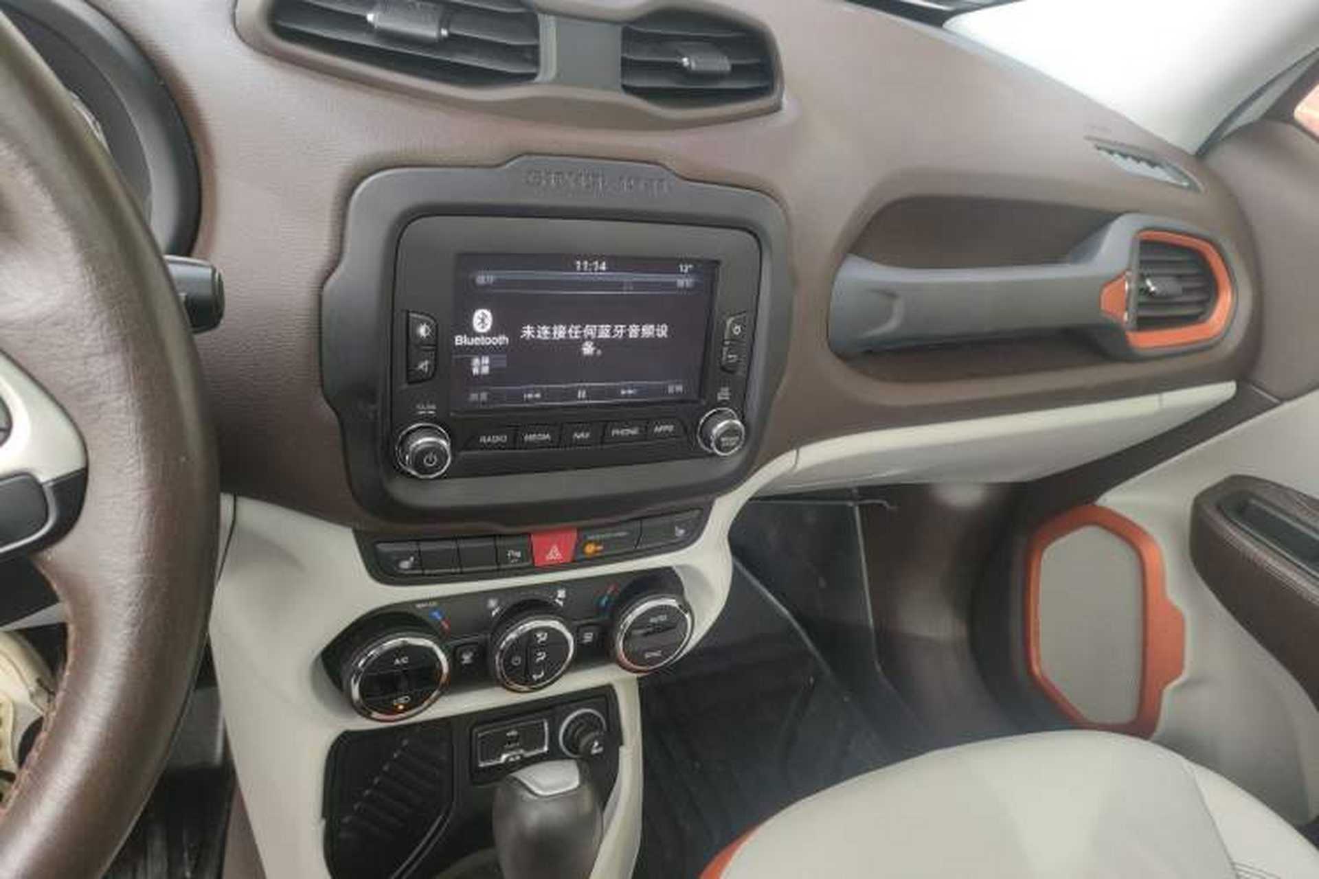 Used Jeep Renegade 2016 1.4T Automatic Smart Edition Audio And AC Panel