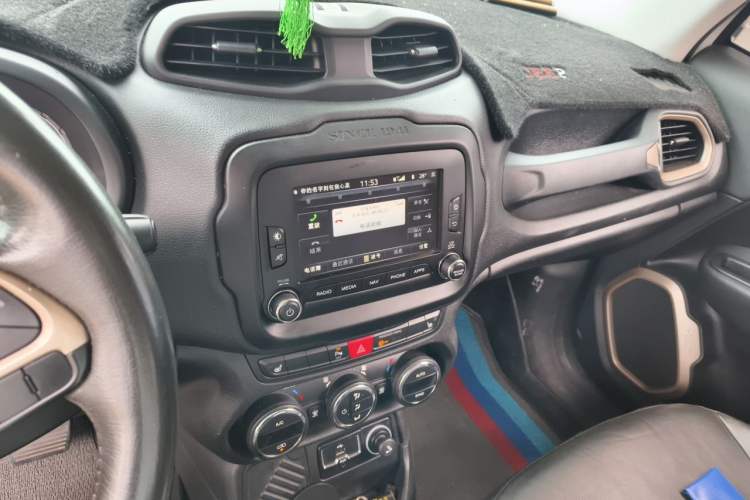 Used Jeep Renegade 2016 1.4T Automatic Smart Edition Audio And AC Panel