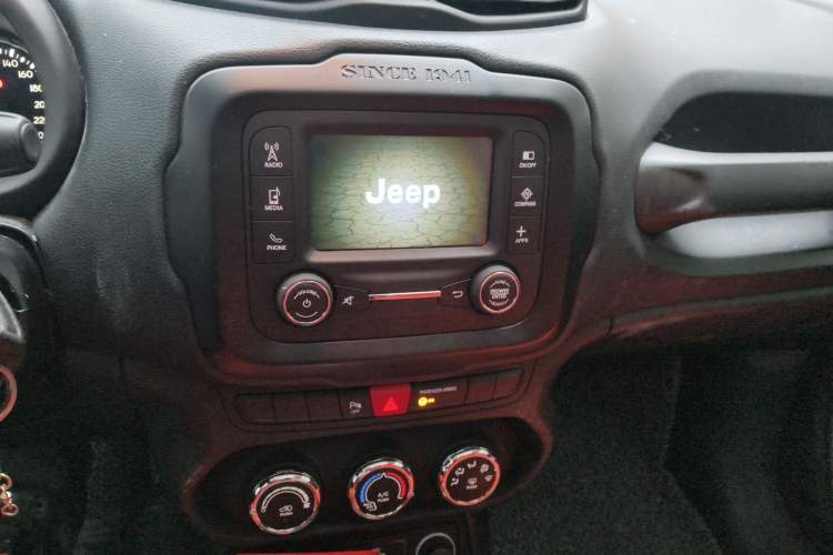 Used Jeep Renegade 2016 1.4T Automatic Jingneng Edition Audio And AC Panel