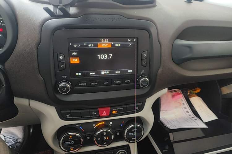 Used Jeep Renegade 2016 1.4T Automatic Smart Edition Audio And AC Panel