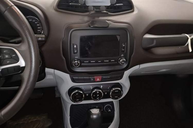 Used Jeep Renegade 2016 1.4T Automatic Jingneng Version+ Audio And AC Panel