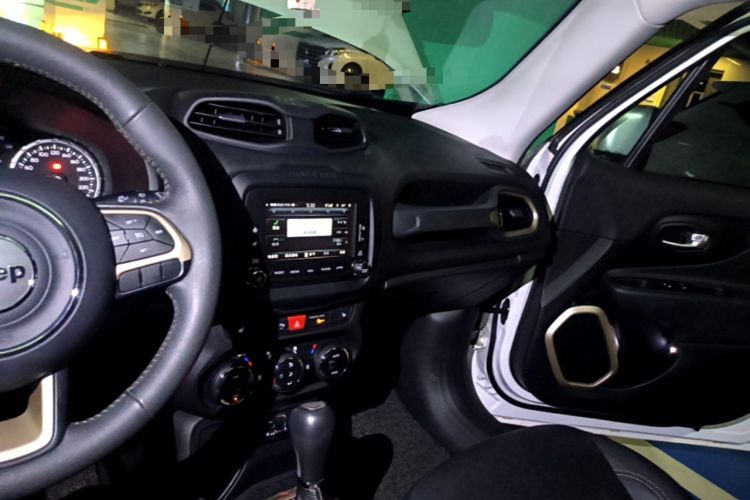 Used Jeep Renegade 2016 1.4T Automatic Smart Edition Audio And AC Panel