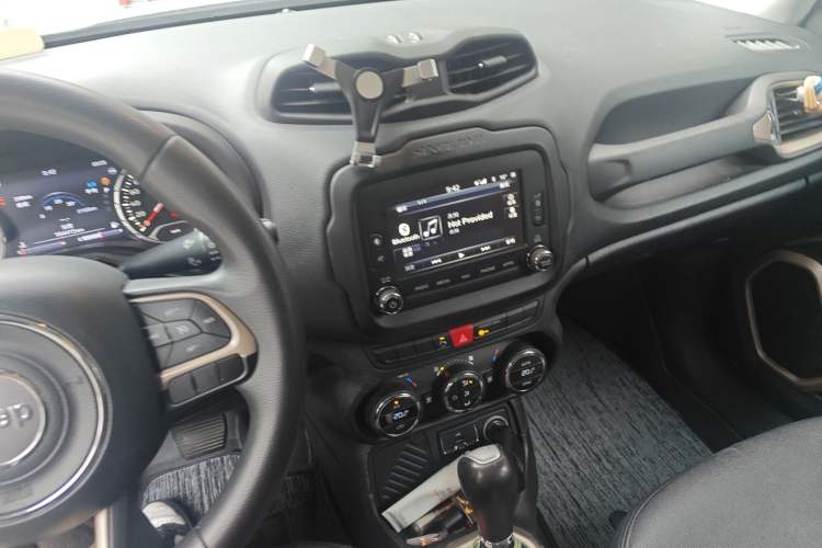 Used Jeep Renegade 2016 1.4T Automatic Jingneng Version+ Audio And AC Panel