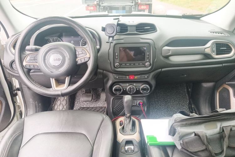 Used Jeep Renegade 2016 1.4T Automatic Smart Edition Center Console